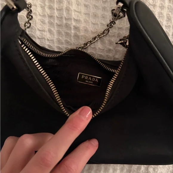 Black Prada nylon bag - Picture 3 of 4